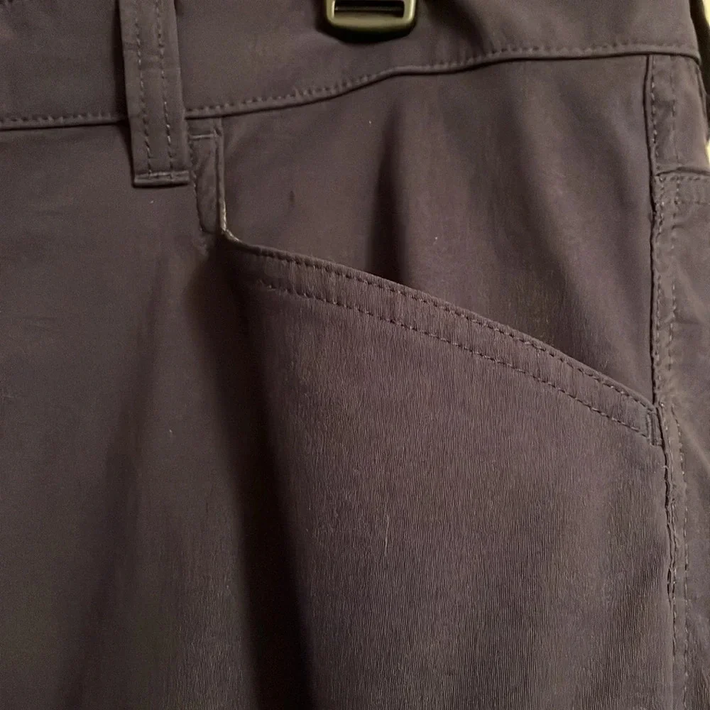 Eddie Bauer men’s navy pants. Size 38x30. Zippered front. Front and back pockets